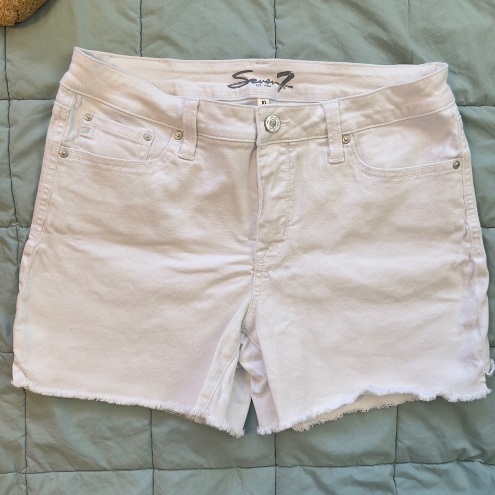 EUC Seven7 white denim shorts size 10